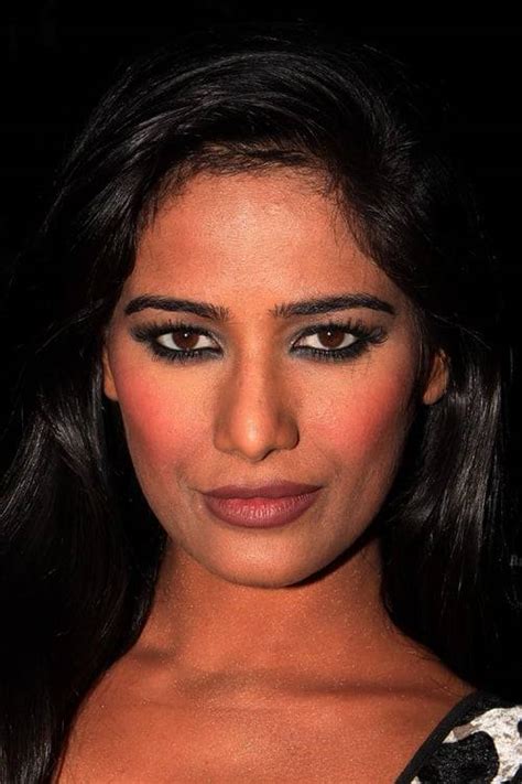 poona pandey|Bollywood actress and model Poonam Pandey。